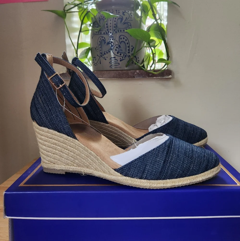 White Mountain Blue Denim Espadrilles. - Picture 2 of 5